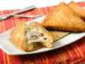 Mozzarella in carrozza croccante, cotta in friggitrice ad aria, con filante formaggio e prosciutto.