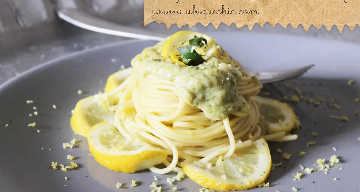 Spaghetti al limone, un assaggio della costiera amalfitana. Pasta profumata con limoni freschi e una crema verde.