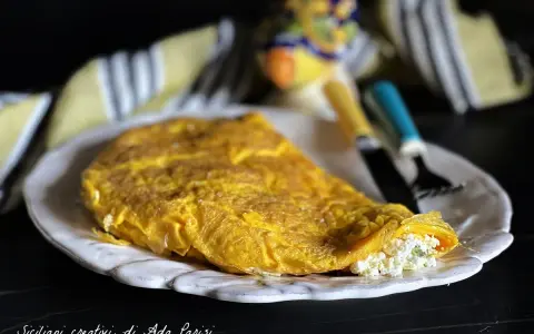 Frittata di ricotta alla siciliana, soffice e dorata, con un ripieno cremoso. Un assaggio di Sicilia.