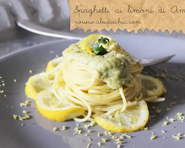 Spaghetti al limone, un assaggio della costiera amalfitana. Pasta profumata con limoni freschi e una crema verde.