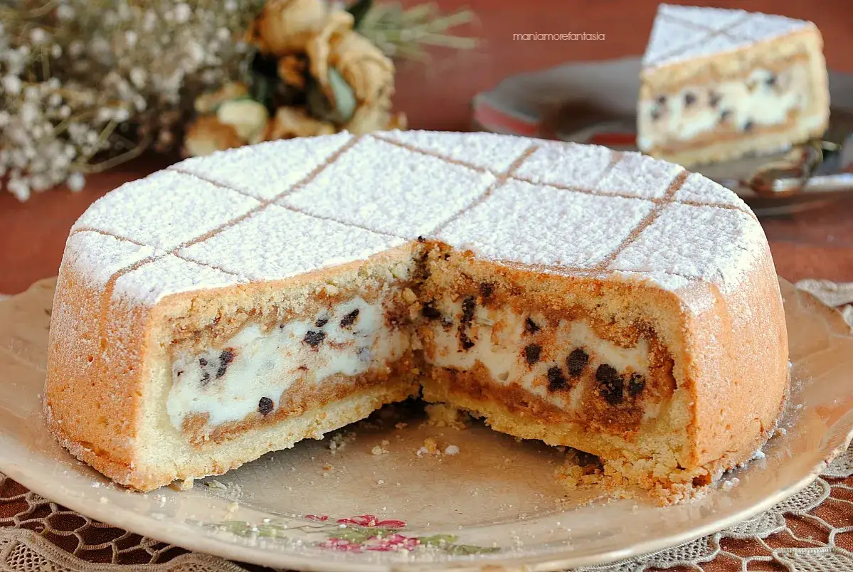 Deliziosa ricetta cassatelle siciliane al forno, con ripieno cremoso e gocce di cioccolato, spolverata di zucchero a velo.